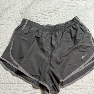 Nike CL W’s Dri-Fit - Grey Athletic shorts